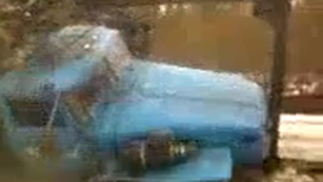Лесовоз Урал провалился в речку ч3 смотреть онлайн