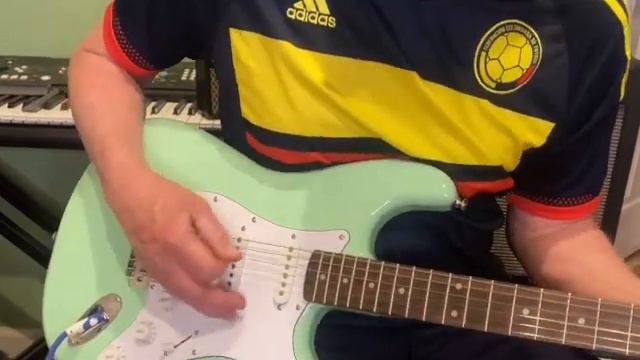 New Squier Affinity Stratocaster Surf Green смотреть онлайн