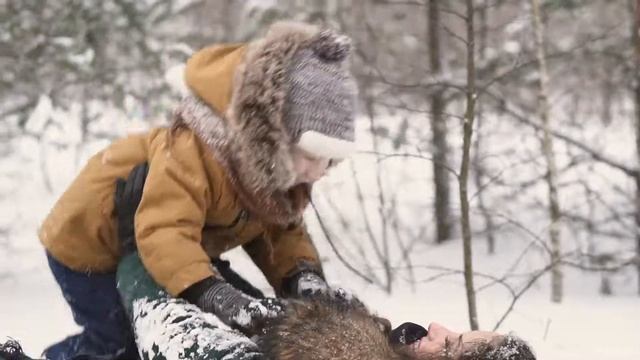 On holiday | Мама с сыном зимой катаются на лошаде смотреть онлайн