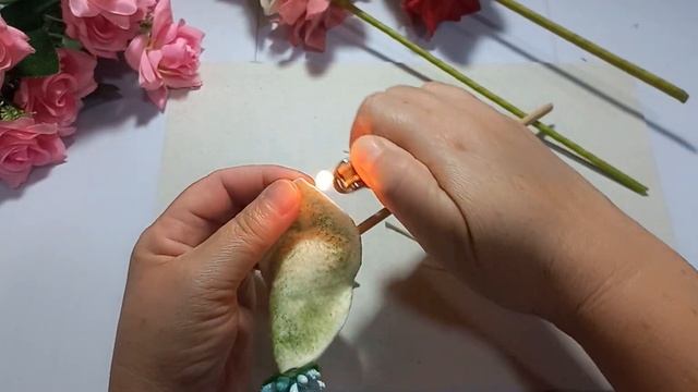 D.I.Y:Como fazer bonequinha flor com feltro смотреть онлайн