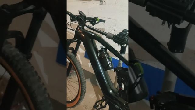 Cube Stereo Hybrid Race Montageständer mit Thule Rahmenadapter смотреть онлайн