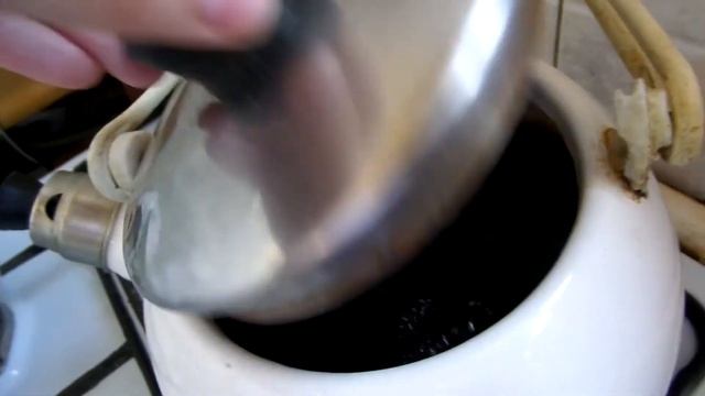 Кока Кола против накипи в чайнике смотреть онлайн