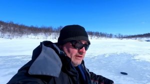 Ловля КУМЖИ зимой на КОЛЬСКОМ. Наконец-то я ее поймал! БУКСИРОВЩИК, весна и ШАШЛЫК