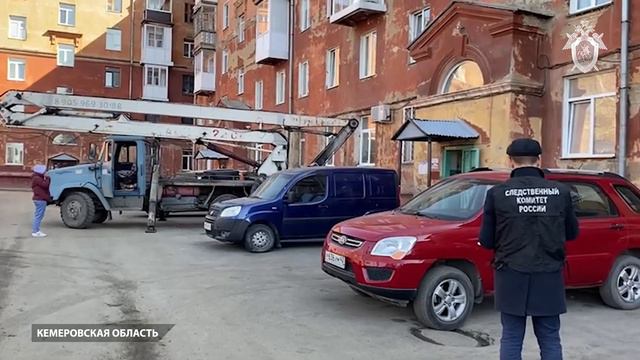В Кузбассе проводится проверка по факту падения кирпичной массы с фасада многоквартирного дома смотреть онлайн