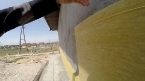 Утепление дома каменной ватой снаружи, процесс монтажа и крепление утеплителя,  отделка дома