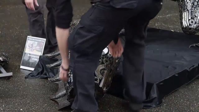 скульптура из металлолома смотреть онлайн
