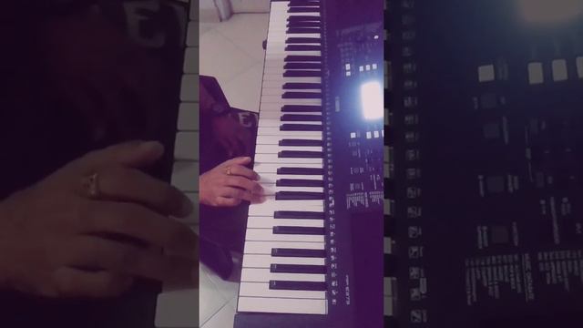 Dance Dance - Bappi Lahari - Live performance on Yamaha PSR E-373 cover смотреть онлайн
