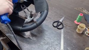 Перетяжка руля в натуральную кожу и алькантару.