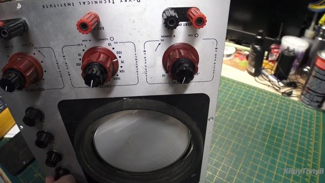 Oscilloscope Series - Part 1 - DeVry Oscilloscope Repair & Restore смотреть онлайн