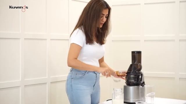 Juicing with Kuvings using the B1700 Cold Press Juicer, India's '#1 Selling Cold Press Juicer' смотреть онлайн