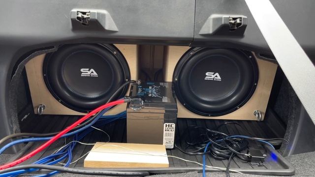 2000 watts RMS Seismic Audio demo! смотреть онлайн
