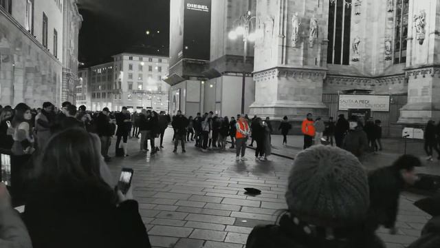 Parla Più Piano - Speak Softly, the street performance in Milan смотреть онлайн