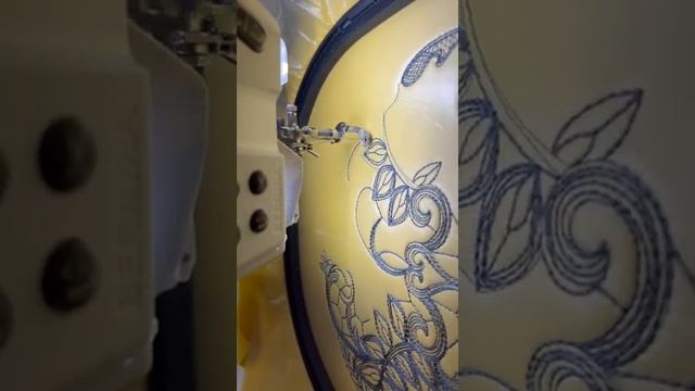 embroidery machine Bernina 880+ смотреть онлайн