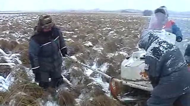 Томск ,Коломино , озеро Тагиль первый лёд , буран застрял в кочках. смотреть онлайн