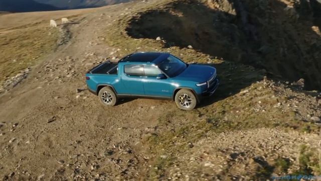 Rivian R1T vs Rivian R1S Comparison - Which Should You Get ? смотреть онлайн