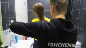 МОЙ ПАРЕНЬ ОТРЕЗАЛ МНЕ ВОЛОСЫ || ОТРЕЗАЛА ДЛИННЫЕ ВОЛОСЫ ДОМА ??♀️ (мне нравится)