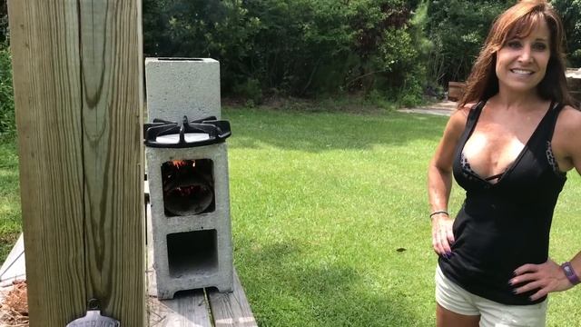 Build a rocket stove in one minute with 4 blocks! Survivalist how to with 50 year old Farm Girl смотреть онлайн