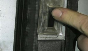 ВАЗ-2104. Плафон освещения салона - замена лампы.