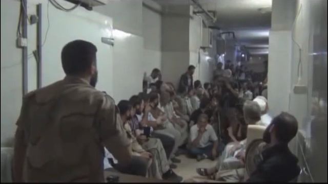 لقطات من تسريب: زهران علوش متنازلاً عن القيادة وسط تمسك الأهالي به смотреть онлайн