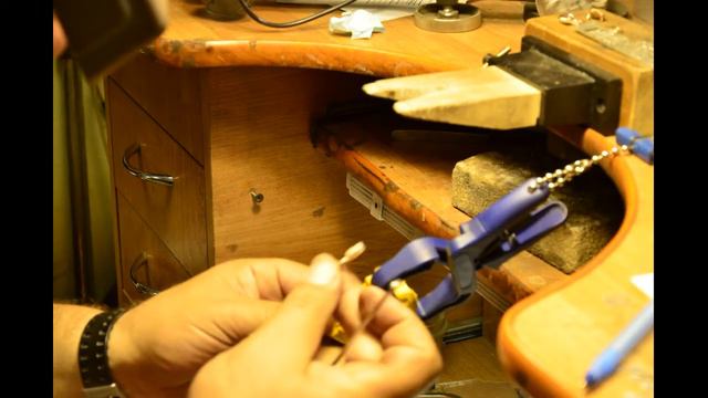 Изготовление сердечка с камнями к браслету. #РезьбаПоВоску #СекретыЮвелира #СвоимиРуками смотреть онлайн