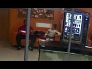 Тренера судят за то, что сел рядом с маленькой девочкой