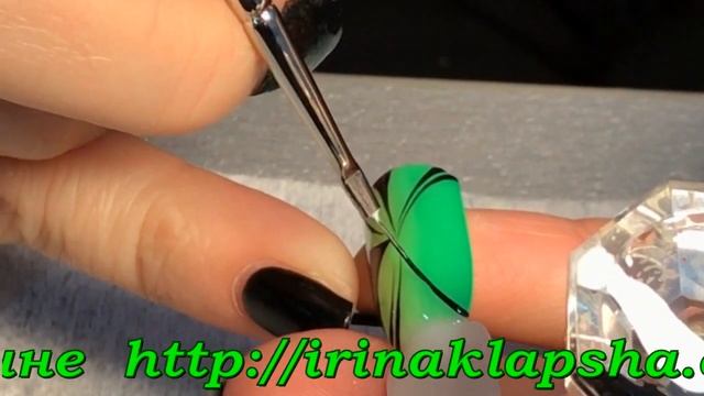 Дизайн с тонкими линиями гель красками на фоне омбре, техника и секреты выполнения тонких линий! смотреть онлайн