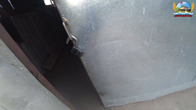 Выполняю разные работы по хозяйству! Кормлю животных! смотреть онлайн