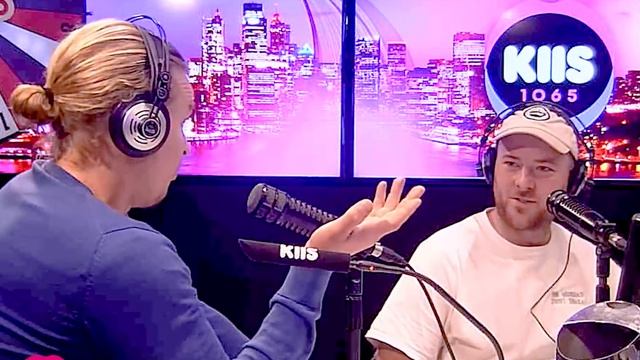 Jackie Attempts To Queef On Air! смотреть онлайн