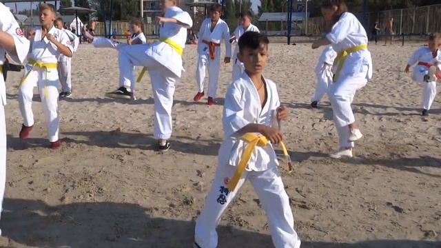 рано рано утром тренируем ноги!СК Илья Муромец! смотреть онлайн