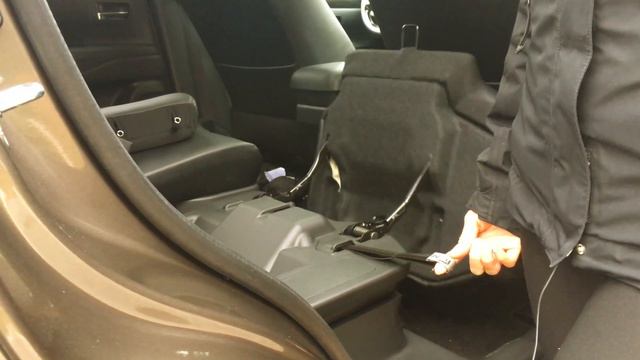 How to Fold Down Rear Seats | Mitsubishi Outlander смотреть онлайн