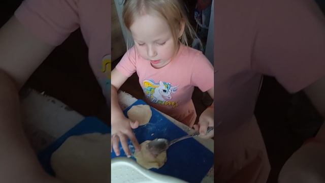 Катюша помогает бабушке смотреть онлайн