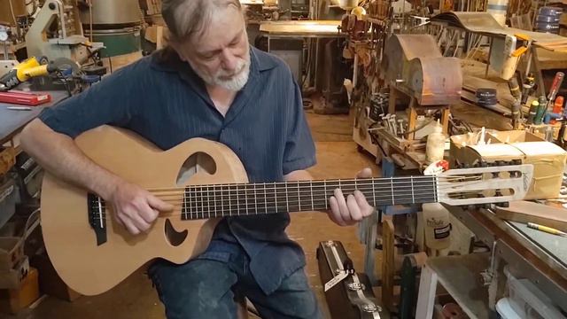 Veillette 7-string bass/baritone guitar смотреть онлайн