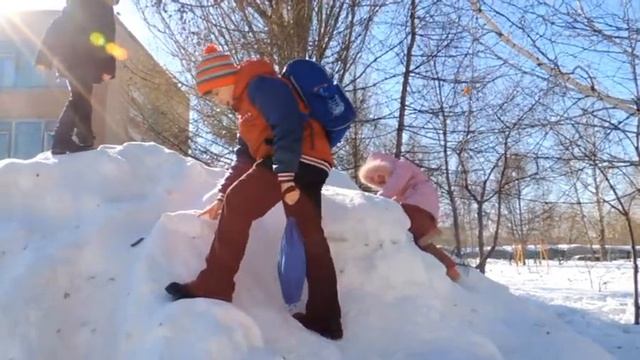 Снег уже не белый... С 8 марта! смотреть онлайн