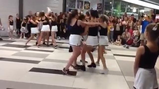 Thompson school of dance at Kings Mall Paphos смотреть онлайн