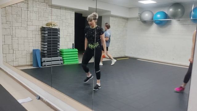 ЖАРКАЯ ФУНКЦИОНАЛКА С ГАНТЕЛЯМИ. ПЛЮС ПРЕСС. смотреть онлайн
