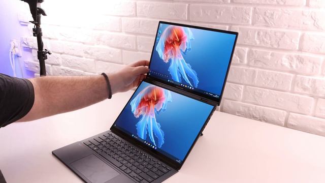 Laptop sa DVA ekrana | Asus Zenbook Duo смотреть онлайн