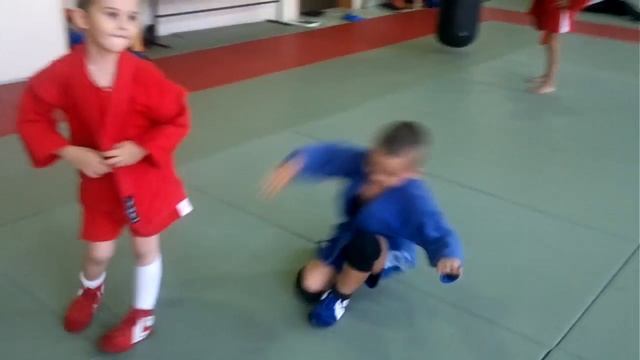 Занятия по самбо с детьми. Потапов Денис Сергеевич. Спорт и выживание. смотреть онлайн