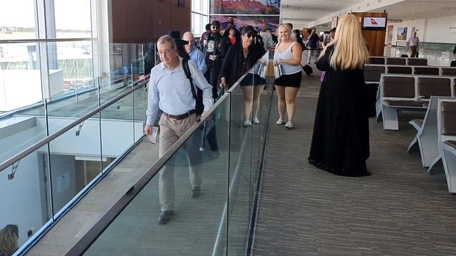 Alice and Sheryl Cooper leaving Adelaide смотреть онлайн