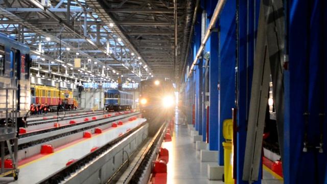 Заезд состава на канаву в электродепо ТЧ-7 "Южное смотреть онлайн