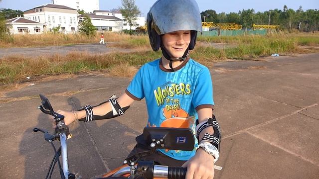 Кеша анализирует ошибки второго дня практического вождения, Мотошкола Синуса смотреть онлайн