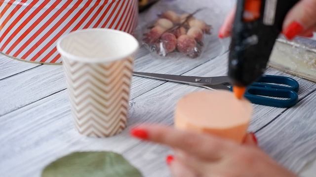 ПОДАРОК УЧИТЕЛЮ НА 1 СЕНТЯБРЯ СВОИМИ РУКАМИ✨ || Осенний букет из гофрированной бумаги своими руками смотреть онлайн
