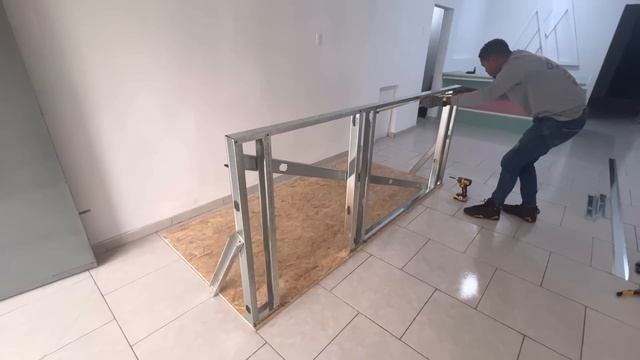 Cómo hacer la estructura de una pared de paneles de yeso con puerta y ventana смотреть онлайн