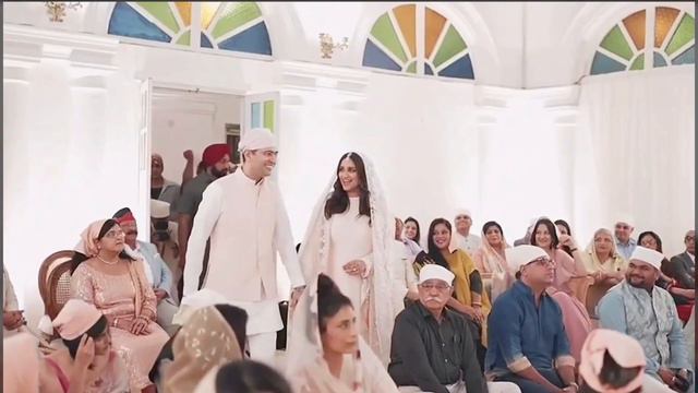 Parineeti Chopra Grand Entry in Gurdwara with Raghav Chadha for seeks Blessings for their weddings смотреть онлайн