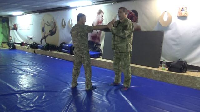 ПРИКЛАДНОЙ РУКОПАШНЫЙ БОЙ. Захваты на разных уровнях. Убрать опору. Не дать схватить смотреть онлайн