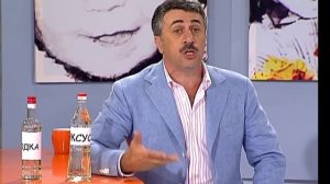 Можно ли для снижения температуры растирать ребёнка уксусом и спиртом؟   Доктор Комаровский online