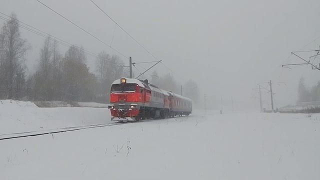 ДМ62-1798. Идёт в снегопад в Лодейное поле с рабочим поездом. Петрозаводск. смотреть онлайн