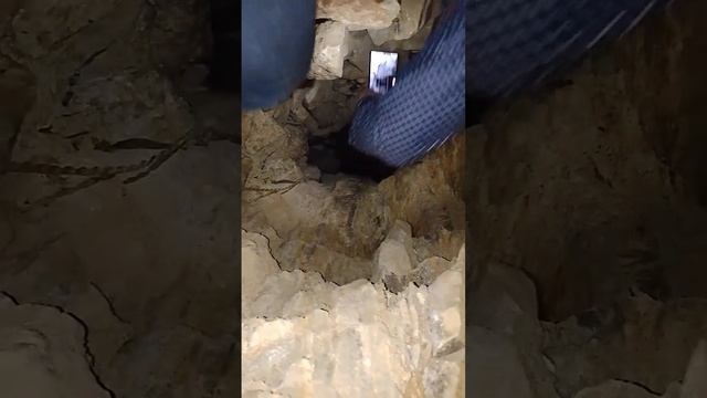 Спускаемся в шахту-пещеру, вырытую энтузиастами раскопок вероятного ковчега Ноя в горах Чечни смотреть онлайн