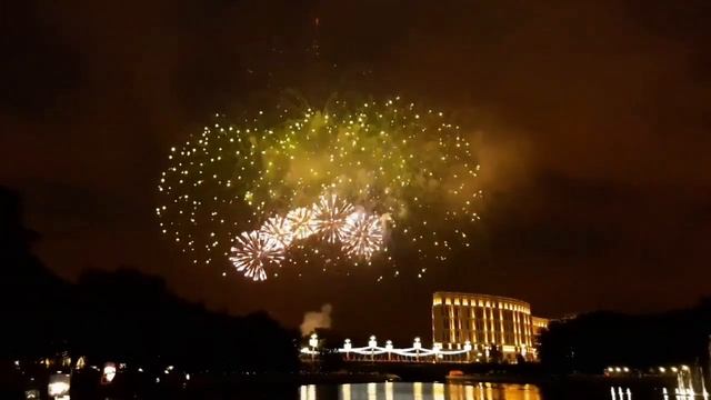 Беларуь световое шоу на воде Минск смотреть онлайн