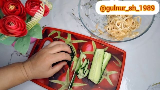 Бомбезный салат с яичными блинчиками ?/Очень вкусный и сытный салат ??/Жасалуы оңай/Қазақша рецепт! смотреть онлайн
