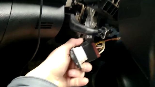 Как запустить двигатель Honda Fit/jazz без ключа, если сломалась личинка замка зажигания.